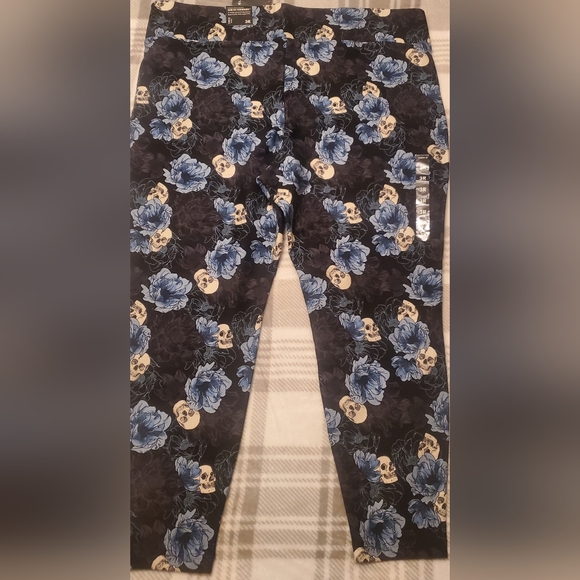 Torrid Pixie Pants Size 3R - Picture 8 of 8